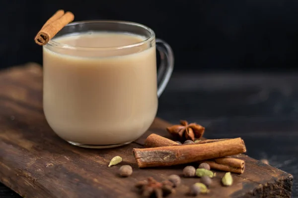 Chá Picado Masala Uma Bebida Tradicional Indiana Copo Vidro Com — Fotografia de Stock