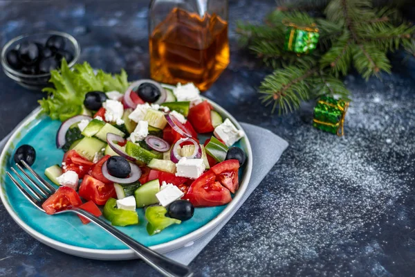 Salade Grecque Tomates Dés Concombres Fromage Feta Olives Des Anneaux — Photo