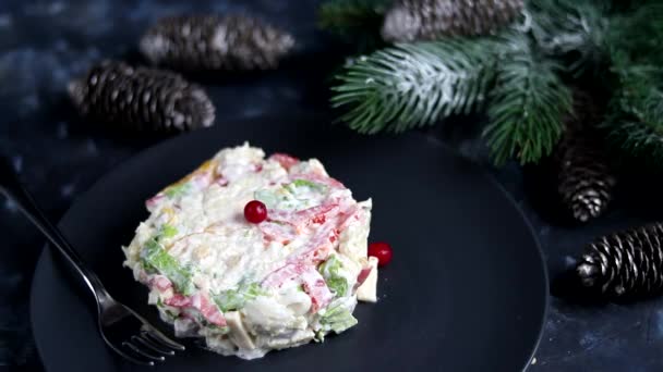 Skivning Grönsaker För Lätt Sallad Vegetarisk Mat Hälsosam Kost Tomater — Stockvideo