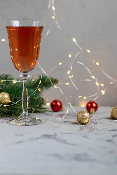 Orange wine is poured into two glasses. Celebratory drink. Family celebration. — Stock Photo, Image