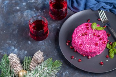 Pancar ve yumuşak peynirli tatil salatası. Susam tohumu ve Chanok ekledim. Vejetaryen yemeği..