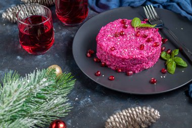 Pancar ve yumuşak peynirli tatil salatası. Susam tohumu ve Chanok ekledim. Vejetaryen yemeği..