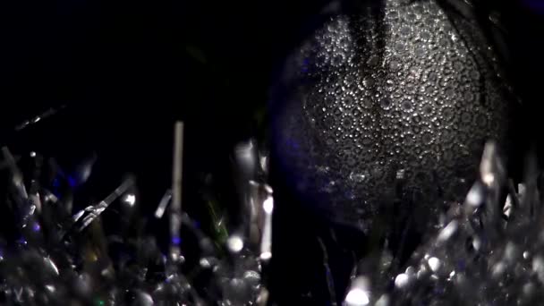 Kerst Trechristmas Boom Versierd Met Speelgoed Glitters Tegen Achtergrond Van — Stockvideo