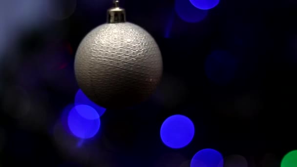 Arbre Noël Décoré Avec Des Jouets Des Étincelles Sur Fond — Video