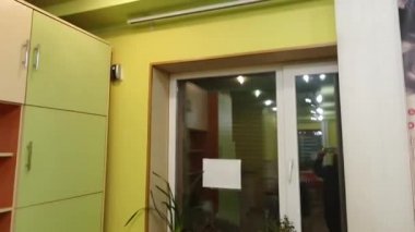 Güzellik salonunda tamirat. Işıkları kapatıp kapatıyorum. Taşın arkaplan ve dokuları.