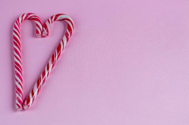 Anneler Günü, Kadınlar Günü, Sevgililer Günü ya da pembe bir arka planda doğum günü.