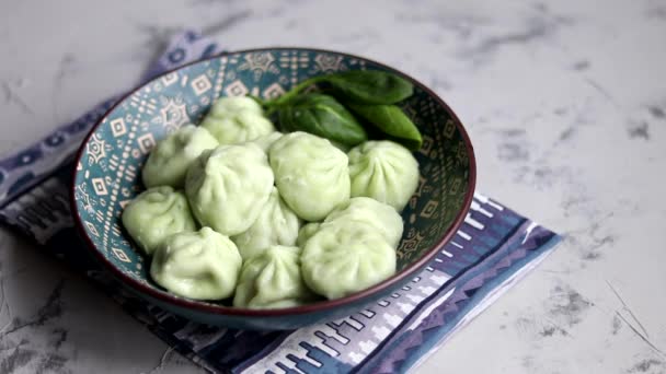 Boiled Khinkali Made Dough Spinach Garnished Red Chilli Dill Parsley — 비디오