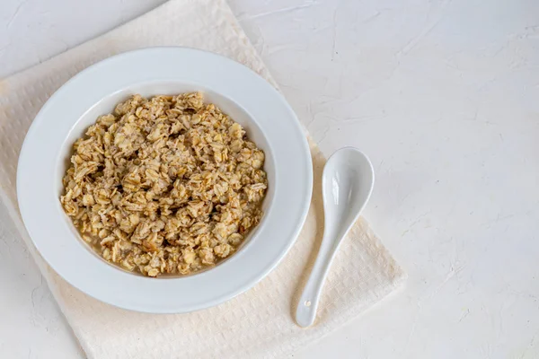 Breakfast consisting of oatmeal porridge. Healthy food, on a light gray background. — 스톡 사진