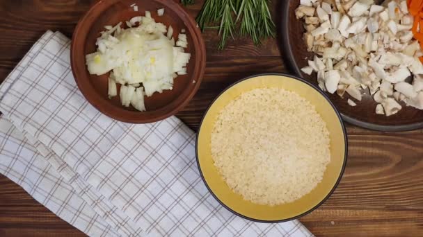 Slicing Ingredients Rice Dish Vegetables Vegetarian Dish Mushrooms Carrots Onions — Stockvideo