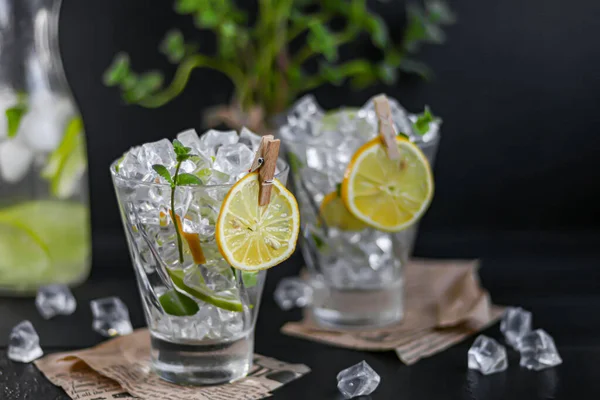 Refreshing Summer Alcoholic Cocktail Margarita Crushed Ice Lime Mint Decoration — Stock Photo, Image