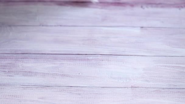 Fond en bois blanc et rose. La structure de l'arbre est clairement visible. Arrière-plans et textures.Copy espace 