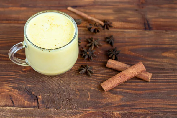 Masala Çayı Kışın Bağışıklığı Arttırmak Için Kullanışlı Süt Baharatlı Geleneksel — Stok fotoğraf