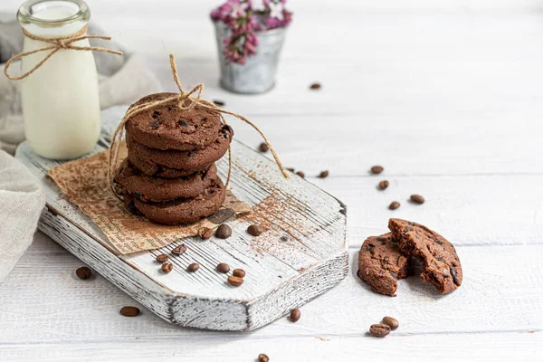 Galletas Chocolate Hornear Casa Forma Redonda Tamaño Mediano Sobre Fondo — Foto de Stock