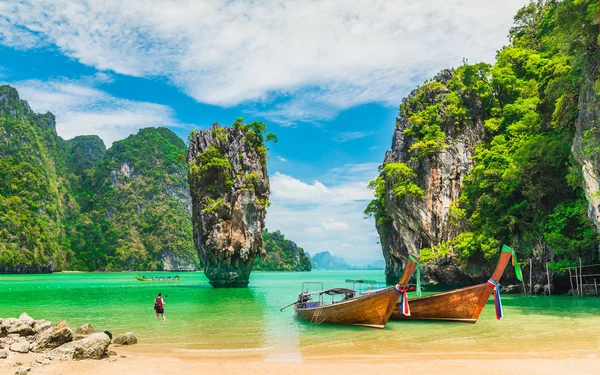 Verblüffte Natur landschaftliche Landschaft james bond Insel mit Boot für t — Stockfoto