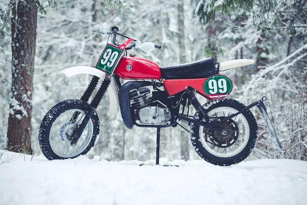 Old sports motorcycle in winter. — Stock Photo, Image