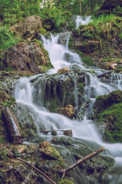 Letonya kazu grava şelale.
