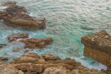 Portekiz kıyısında kapalı okyanus.
