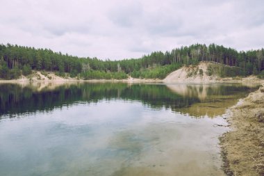 Bahar gelip Letonya.