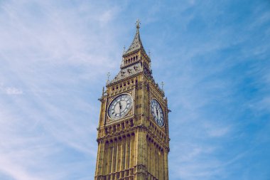 Bir gün güneşli Londra'da.