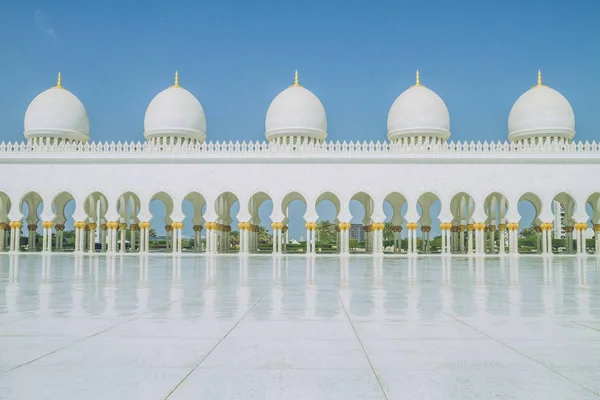 Мечеть в ОАЕ . — стокове фото