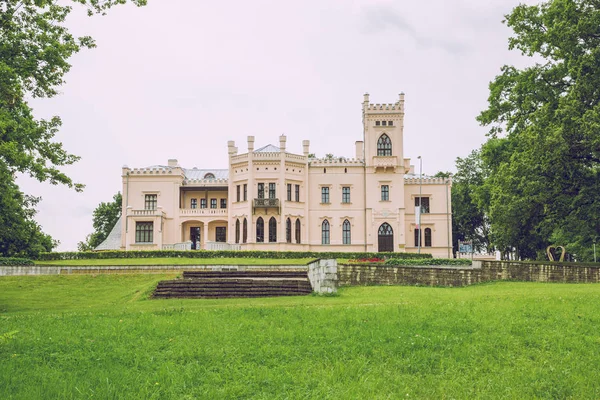 Aluksne, antiguo castillo en Letonia . — Foto de Stock