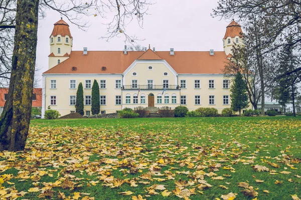 Antiguo castillo en Letonia . —  Fotos de Stock
