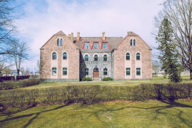 Eski evde Cesis, Letonya, 2017 Nisan.