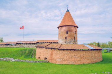Bahar Litvanya. Kaunas eski kale görünümü. 