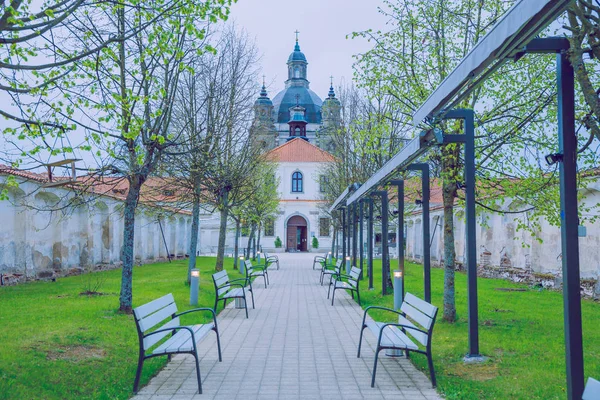 Primavera en Lituania. Castillo viejo en Kaunas . — Foto de Stock