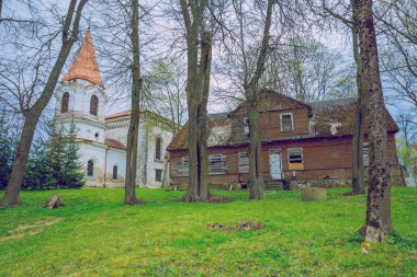 Bahar Litvanya. Görünüm eski kilise. 