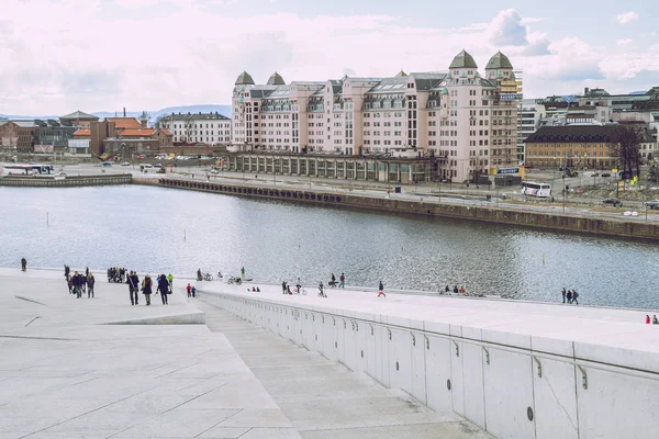 Spring in Oslo, Norvegia. View strets, nature in Oslo. — Stock Photo, Image