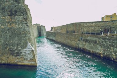 Ceuta Castle, İspanya, 2013. Bahar İspanya. Görünüm strets, doğa 
