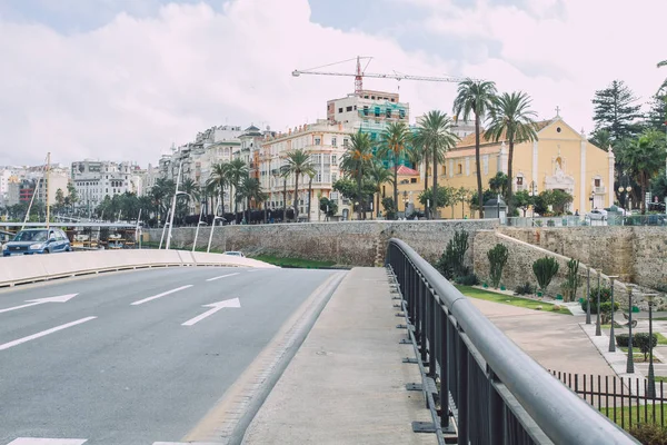 Města Ceuta, Španělsko, 2013. Jaro ve Španělsku. Zobrazit strets, příroda v — Stock fotografie