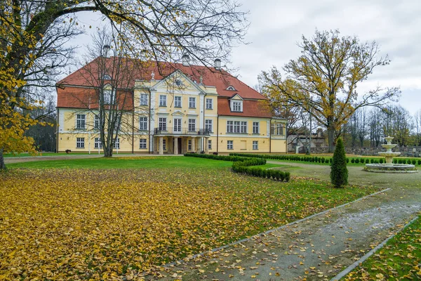 Oud kasteel in Letland. — Stockfoto