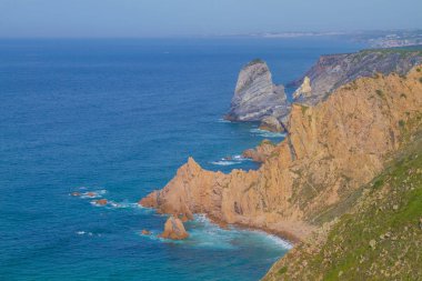Portekiz kıyısında kapalı okyanus.