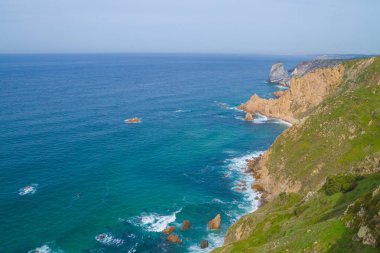 Portekiz kıyısında kapalı okyanus.