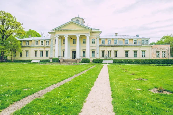 Manor op de Krimulda, Letland. — Stockfoto