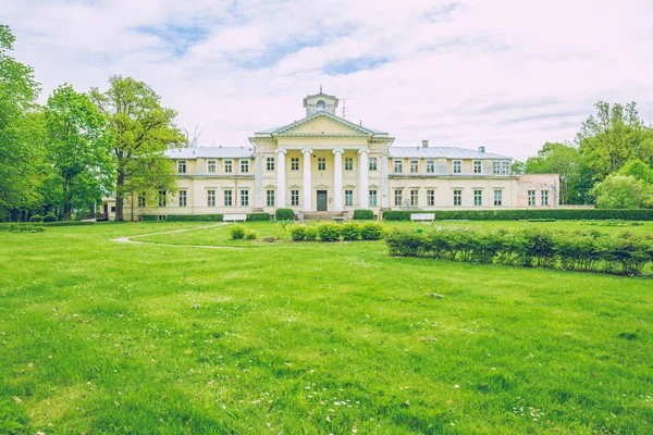 Manor adlı Krimulda, Letonya.