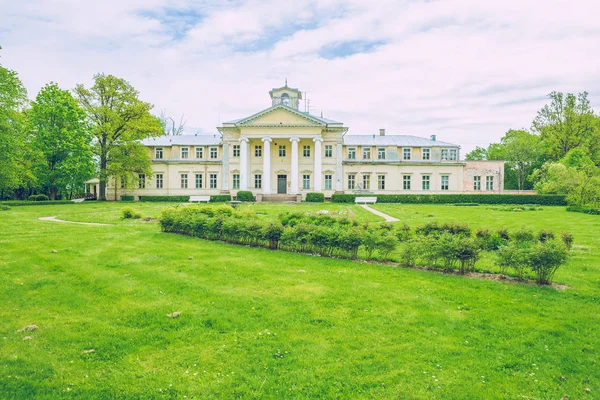 Manor adlı Krimulda, Letonya.