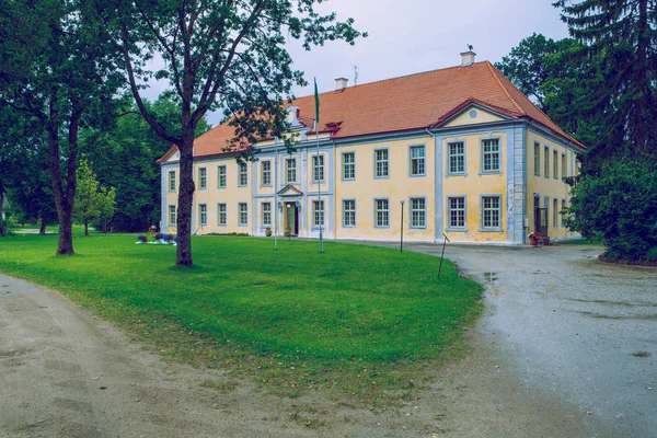 Vieux château à Lettonie, ville Veselava . — Photo