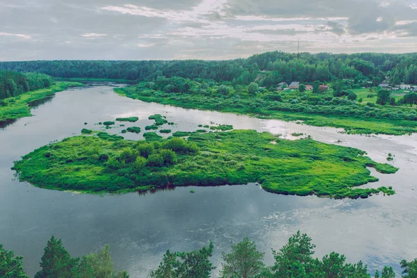 Річки Даугава в Латвії, місто Краслави. — стокове фото