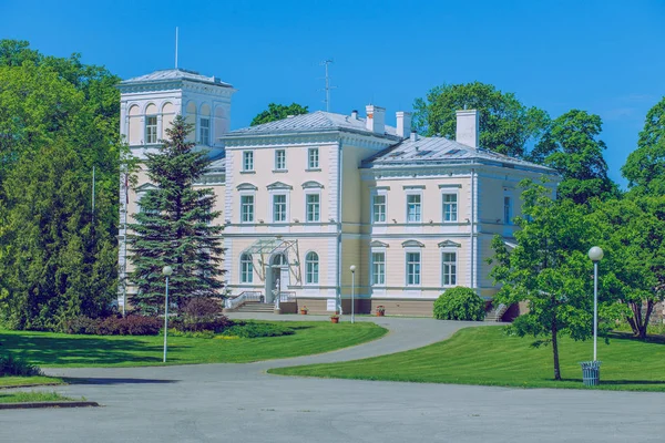Alte Burg in Lettland. — Stockfoto