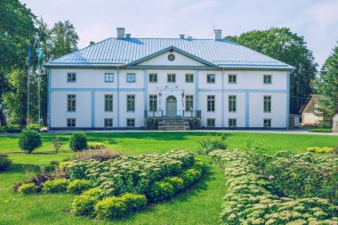 Eski manor adlı Letonya.