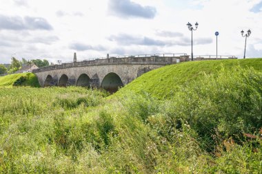 Kandava sabah erken zamanında Abava Nehri.