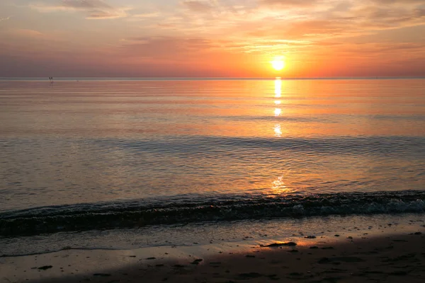 Coucher de soleil sur la mer Baltique, Saulkrasti 2017 . — Photo