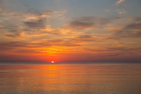 Coucher de soleil sur la mer Baltique, Saulkrasti 2017 . — Photo