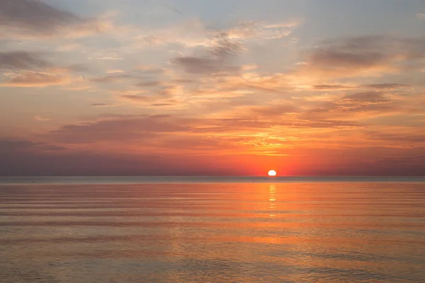 Coucher de soleil sur la mer Baltique, Saulkrasti 2017 . — Photo