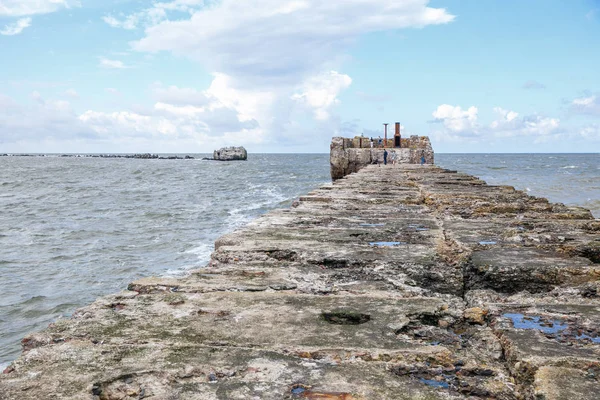 Vid Östersjön mullvad på Liepaja, Lettland. — Stockfoto