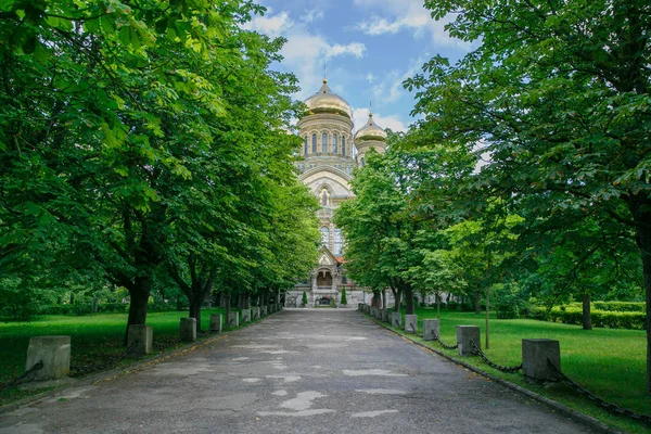 Catedral exterior en Liepaja, Letonia . — Foto de Stock