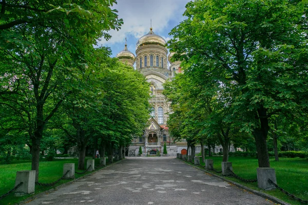 Catedral exterior en Liepaja, Letonia . — Foto de Stock